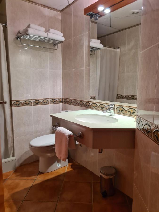 Ca L'Angel Hotel Pinell de Bray ภายนอก รูปภาพ